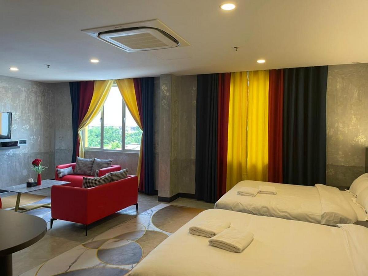 Sri Indar Hotel & Suites Парит-Бунтар Экстерьер фото